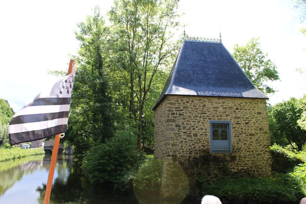 Croisière sur la Rance Dinan et Lehon. Visite de la petite Cité de caractère et de l'Abbaye Saint-Magloire, fondée au ix siècle et située sur les berge de la Rance. 