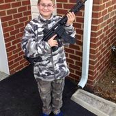 Foto de un niño con un rifle desata polémica actuación policial