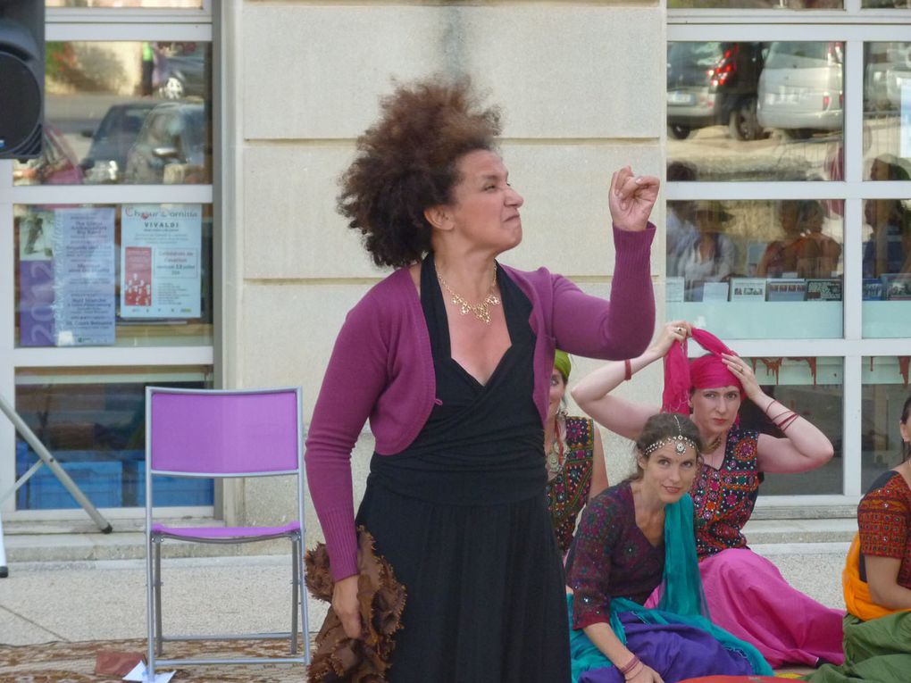 CHANT DANSE MUSIQUE ET CONTE DU MONDE MEDIATHEQUE DES TAILLADES (juillet 2012)