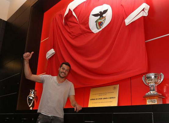 Julio César débarque à Benfica.