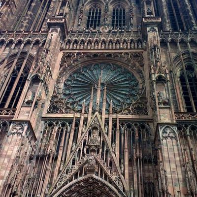 une cathédrale et des cheveux 