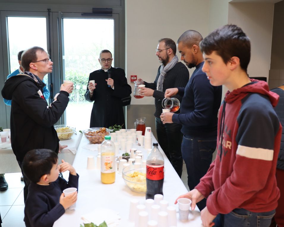 Fête paroissiale du 04 février 2023 à Marlieux - Pendant ce temps, rencontres et dialogues autour d'un verre...