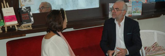 Ce vendredi au café aux sports, Paroles d'Hucbald recevait Jean-Claude Demessine ; ce fût un bel hommage à ces hommes, femmes et enfants qui ont vécu les guerres de 14-18 et 39-45 ; suivi de lectures de lettres de poilus par Annette, Françoise, Marie-Claire, Nadine et Patricia. Merci à tous !