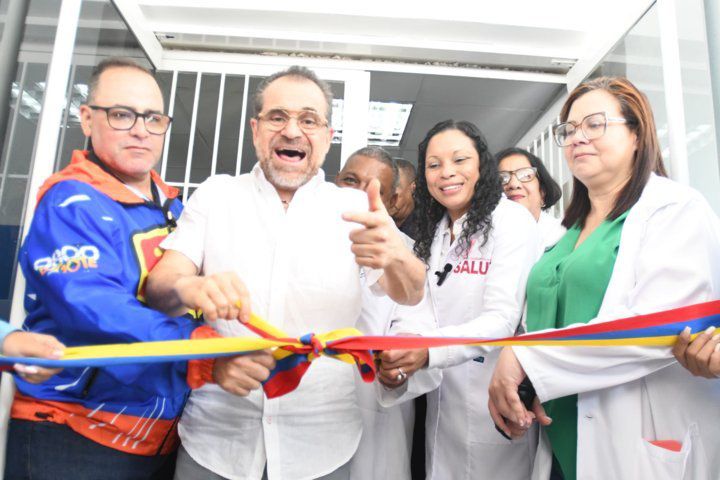 Gobernador de Carabobo y Min Salud reinauguran áreas de emergencia del Molina Sierra de Puerto Cabello