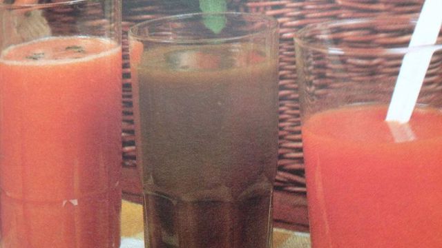 Boisson base de tomates "Bonnemine" "Performe" et "coup de pouce"