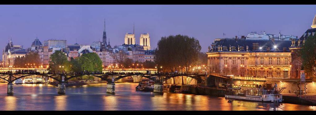 Le pont Alexandre-III et Le Louvre