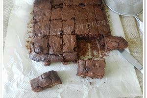 Brownie au chocolat, biscuits Thé Lu et fleur de sel