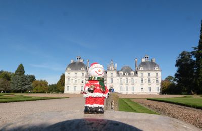 Excursion au château de Cheverny (41) : 25ème voyage du petit bonhomme en rouge