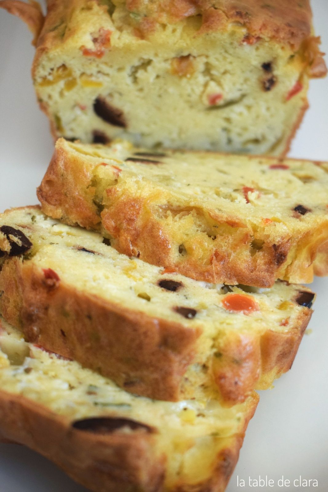 Cake mascarpone, poivrons, olives noires billes mozzarella