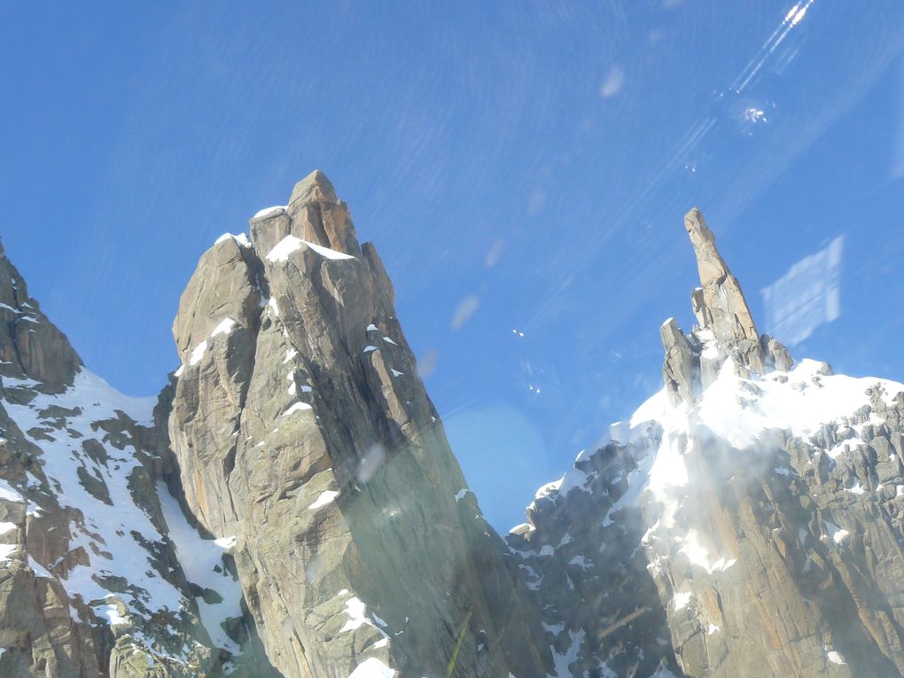 35 minutes de vol au-dessus de la Vallée Blanche, au ras des glaciers, des Drus.... une pure merveille