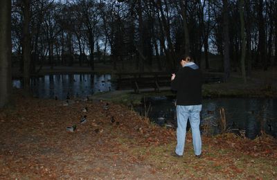 Enten füttern (Miltitz Park)