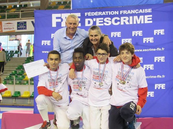 Photos Facebook de la Ligue d'Escrime de l'Académie de Lyon - avec Mme la présidente de la Fédération Française d'Escrime, Isabelle Lamour