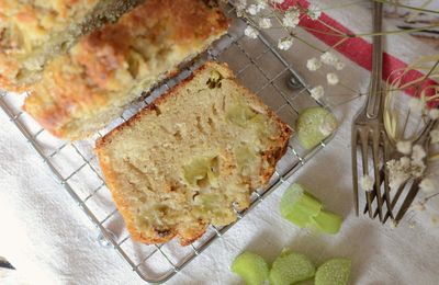 Cake à la rhubarbe et farine d'épeautre
