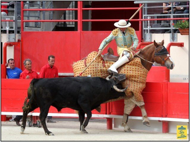 Feria de la Crau 2012 0 Saint-Martin-de-Crau ... Samedi 28 avril Corrida 6 Toros de Pagès-Mailhan pour Javier Castaño, Julien Lescarret et Miguel-Angel Delgado - Cavalerie Bonijol