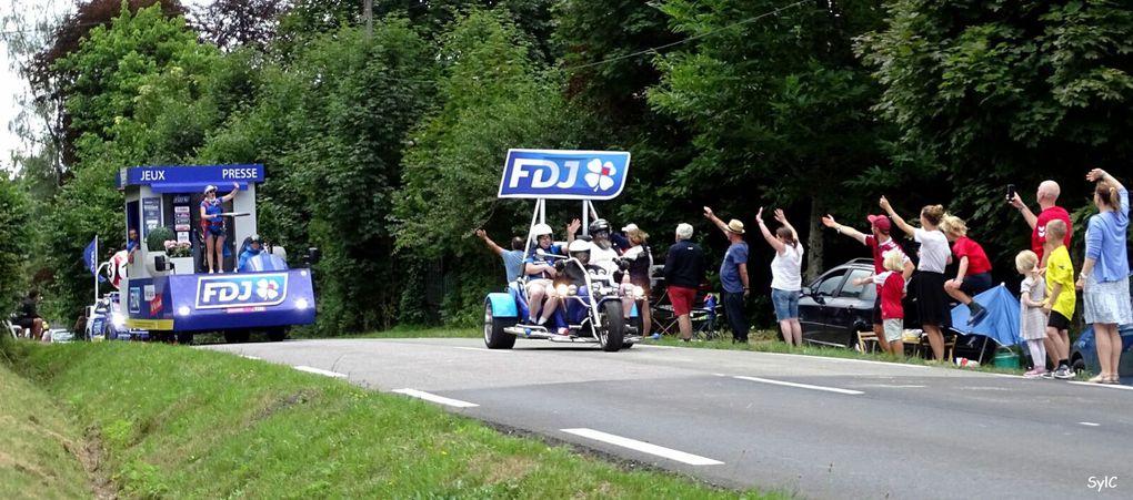 Quelques véhicules colorés de la caravane du Tour de France 2023...