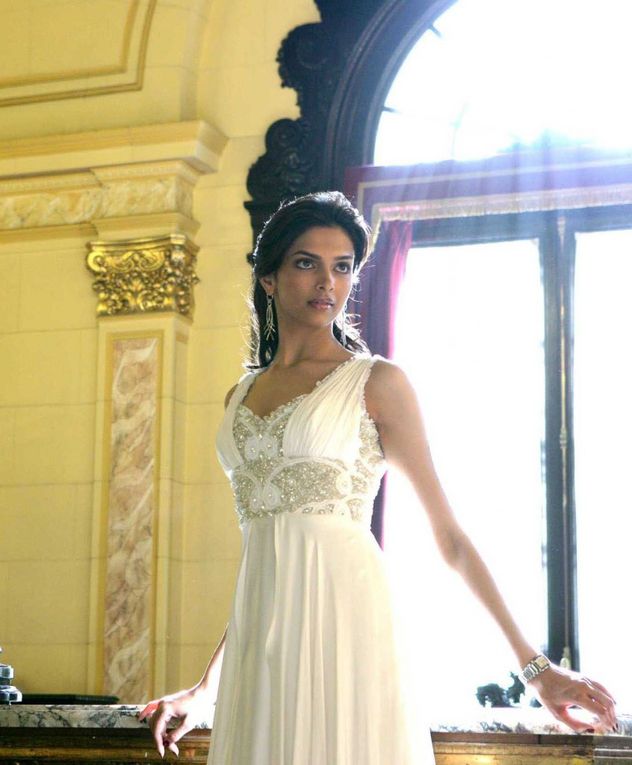 Deepika Padukone, née le 5 janvier 1986 à Copenhague (Danemark), est un mannequin d'origine indienne, actrice à Bollywood.

Après son rôle dans le film Om Shanti Om avec Shah Rukh Khan, Deepika s'est très vite vue propulsée au rang de vedette