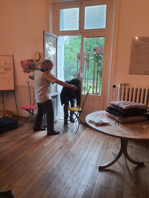 repli dans le palazzetto pour poursuivre la lecture et instant musical accompagné d'un pas de danse! (photos des artistes par Richard Mailfert )