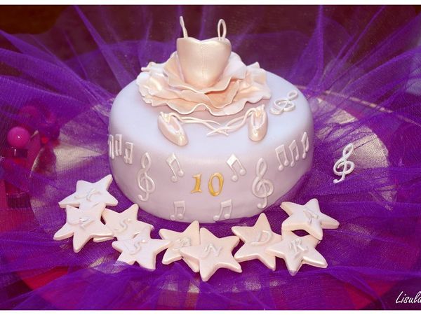 Galerie De Mes Gateaux En Pate A Sucre Les Papilles Sucrees Salees De Lisulana