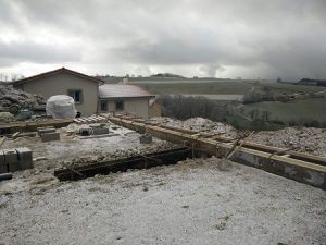 Suite coffrage des longrines et soubassements des murs de refend