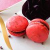 Macarons framboise, hibiscus, rose et poivre de Séchuan