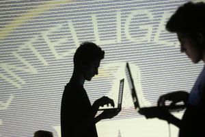 BIG BROTHER - WikiLeaks révèle un projet de la CIA pour prendre le contrôle de webcams ou de micros à distance! - La vérité est ailleurs