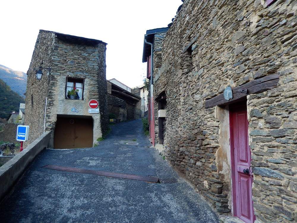 EVOL Un petit village en espalier "Un des plus beaux villages de France"