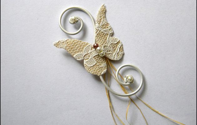 broche boutonnière mariage Rose lin sisal dentelle papillon alu nacré perle 11E