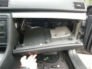Réparer la Boite à gant Audi A4 (B6)