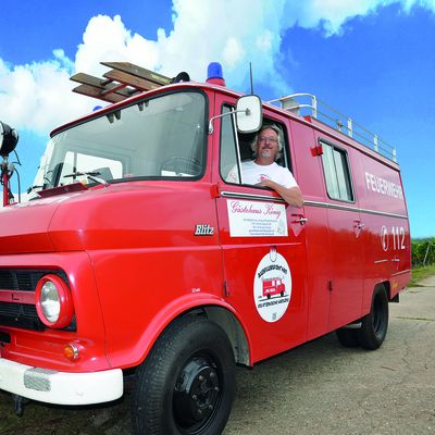 Mit dem Feuerwehr-Oldtimer durch die Weinlandschaft: Rundfahrt mit Michael Schmid am 28. Juni in Veitshöchheim