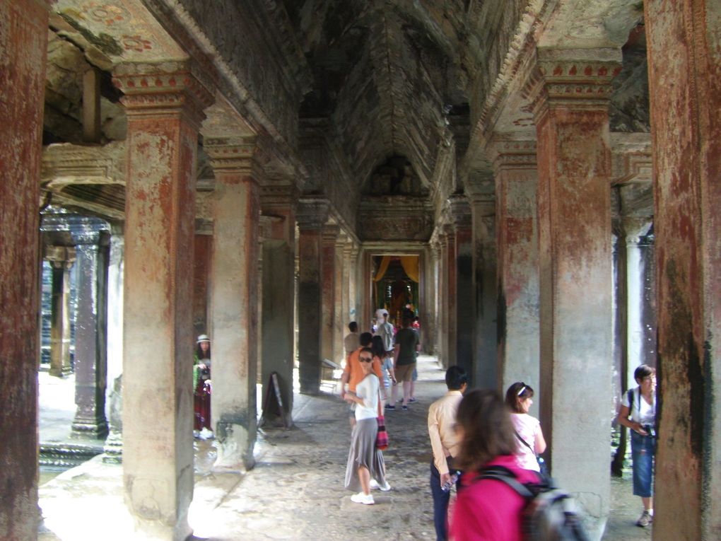 Voyage à Angkor....... 2ème journée, le grand temple d'Angkor Wat et le temple de Kravan.