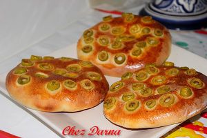 pain aux olives vertes خبيزات بالزيتون الاخضر