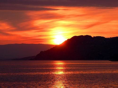 Sunsets are amazing on the swiss Riviera. Colors are different every day. Many of these photos found on internet could be used to create postcards. Enjoy!  