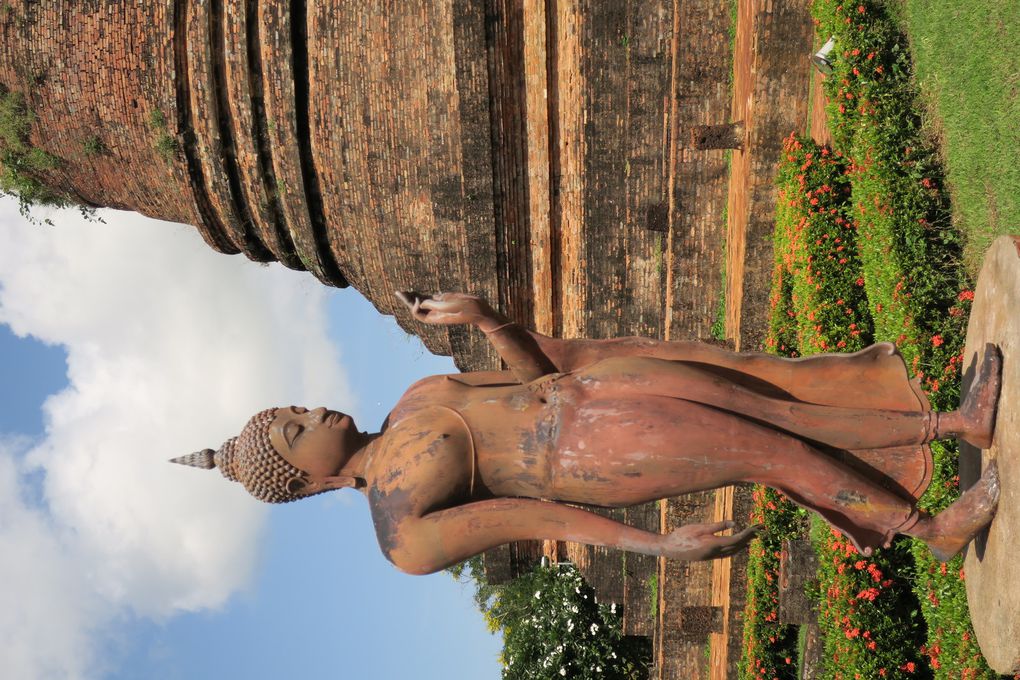 Old Sukhothai fait de brique et en latérite est devenu un magnifique parc de détente.