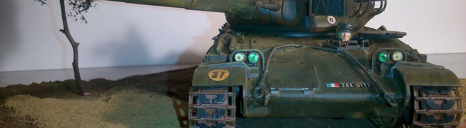 AMX 30 B et sa maquette
