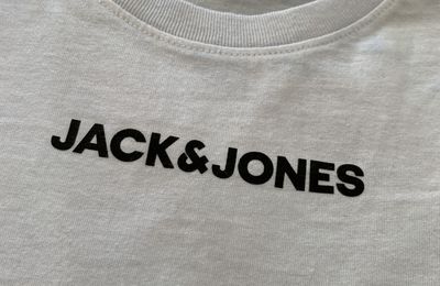 tee shirt tricolore jack &  Jones a déteint