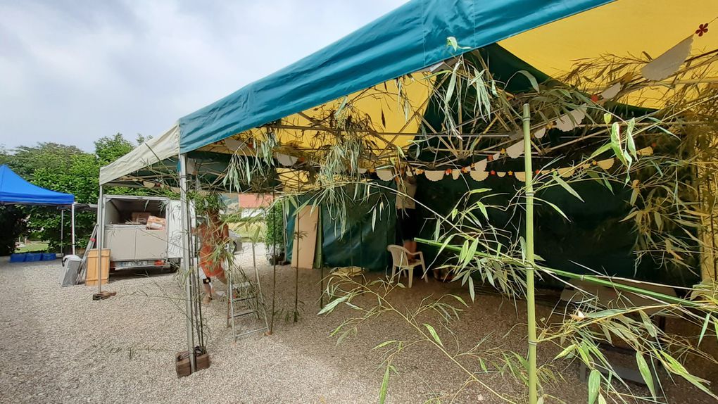 Les jardins s'installent côte à côte : ceux de Cousi Patch et les jardins brodés façon Randje per Week.