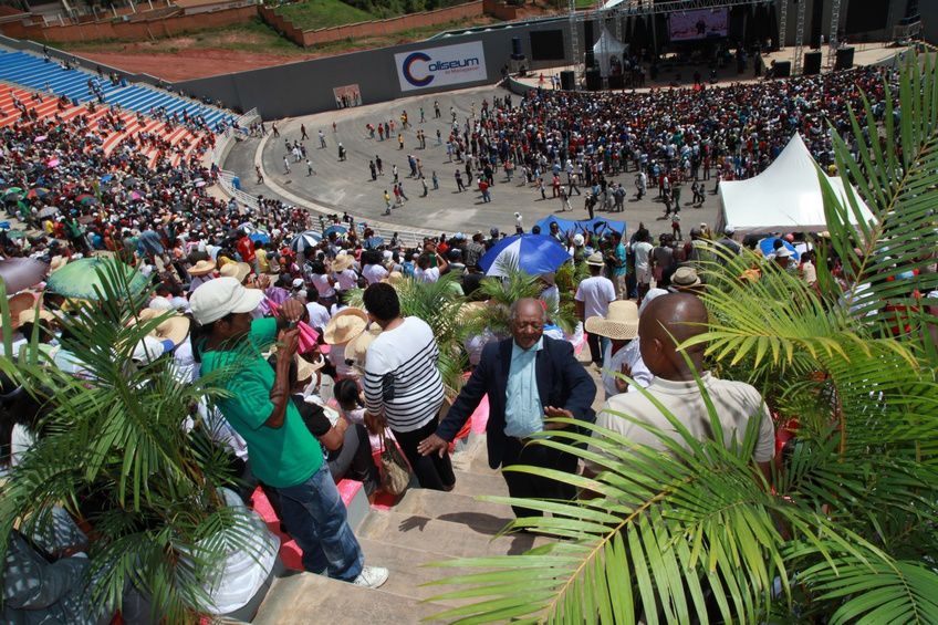 Dans le cadre du IIè anniversaire de la IVèRépublique, le couple présidentiel, Andry et Mialy Rajoelina, a inauguré le «Coliseum de Madagascar» sis à Antsonjombe. 4è partie. Photos: Harilala Randrianarison