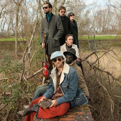 melvin van peebles, l'un des cinéastes et musiciens essentiels de la blaxploitation avec ce collectif britannique hanté par l'esprit frappeur de sun ra the heliocentrics