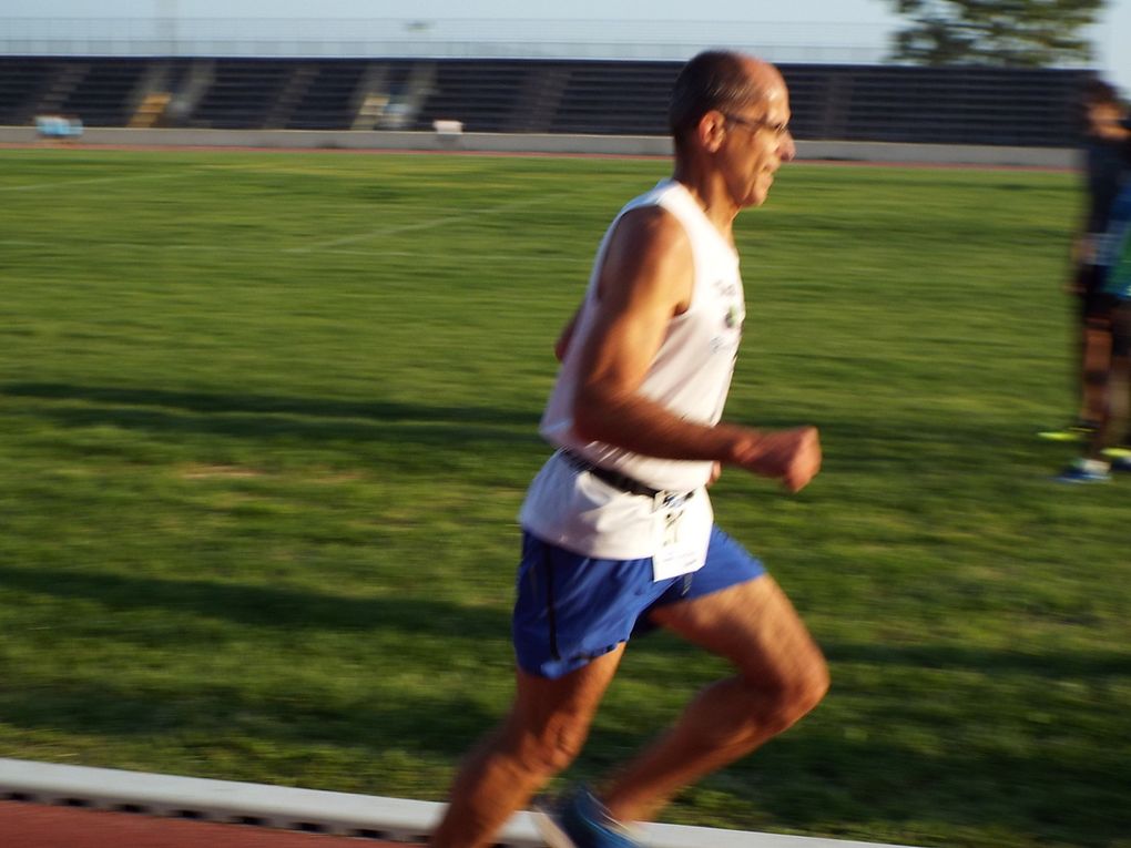 Première série du 3000 m.- St Joseph