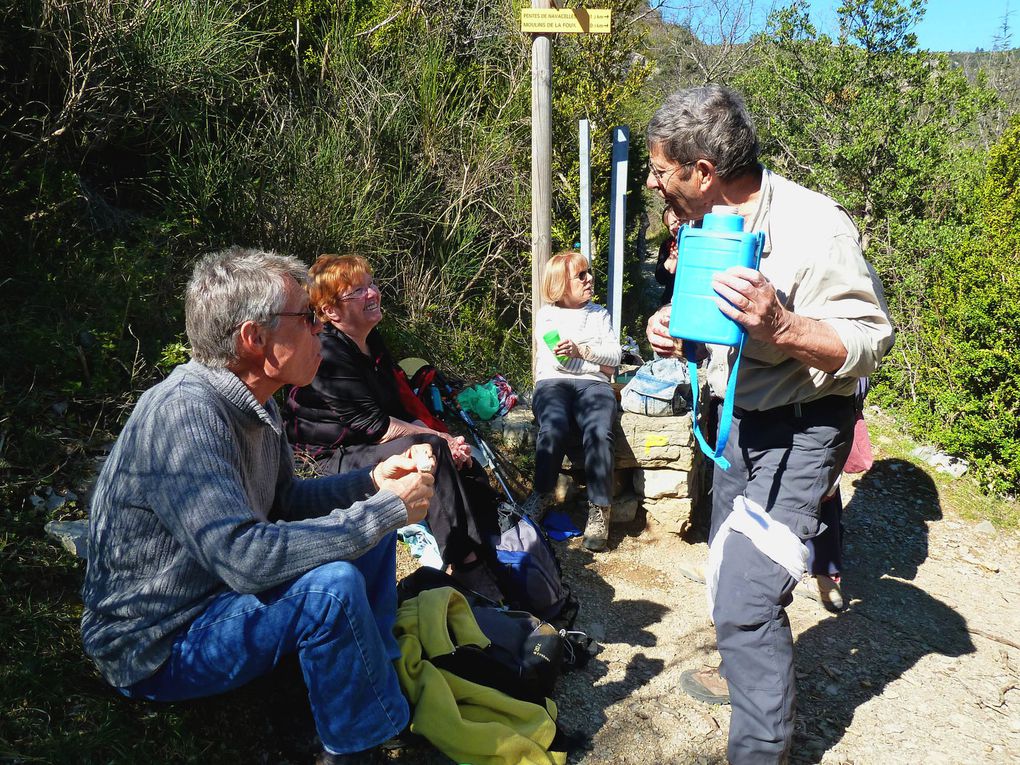 Enfin la pause! à la croisée du sentier menant à Vissec....