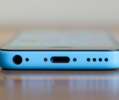 Comment régler le problème d'écran qui scintille sur iPhone 5c ?