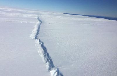 Une gigantesque fissure de 44 km dans la banquise de l'Antartique