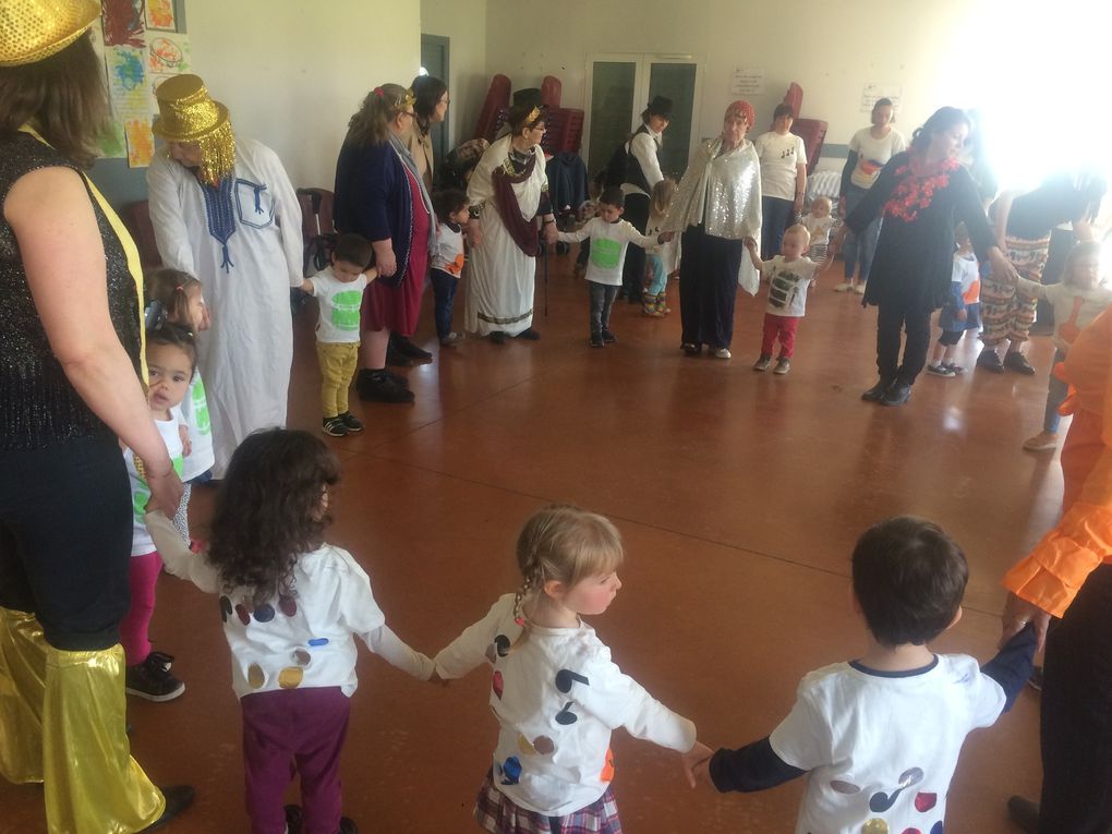 Curtis Fête le carnaval avec Les petits de la Crèche de Léguevin