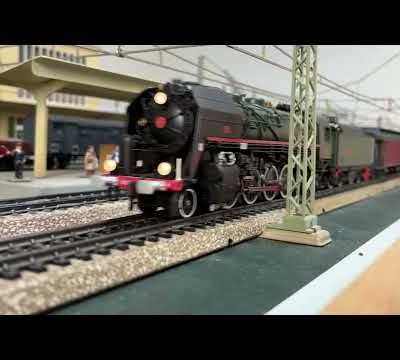 Vidéo : 1960 L'express Paris mp Le Croisic passe en gare d'Angers saint Laud 