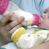 Les dangers du lait maternel proposé sur Internet