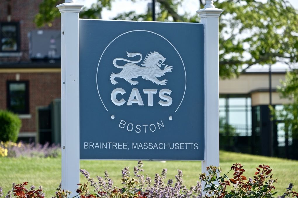 Massachussetts, Florida, New Hampshire, New York, et même un clin d'oeil à l'OM.......Peuchère on craint desguns, même à Boston.