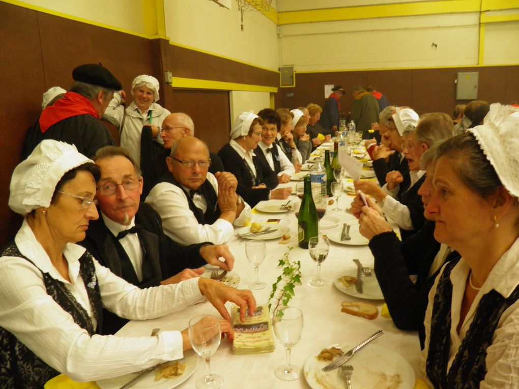 La Confrérie des Fins Goustiers participe à des fêtes locales ou régionales. Ce deuxième album va d'octobre 2012 à fin août 2013.