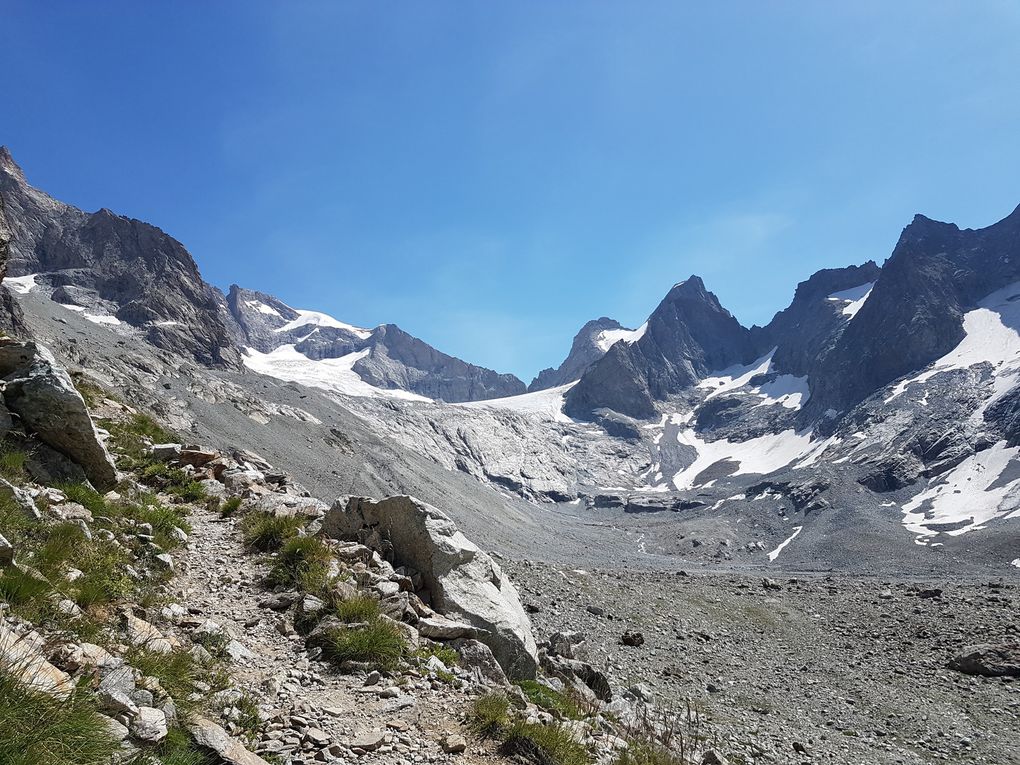 Refuge de la Selle (2672m) et Glacier de la Selle (3000m)