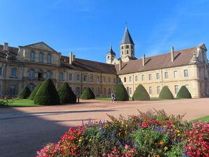 Mâcon, l'abbaye de Cluny et ses environs