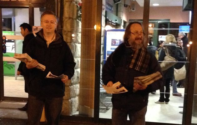 Recyclage de nos tracts à la gare Montparnasse